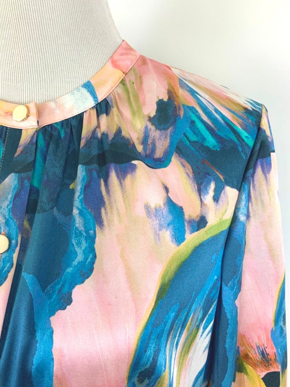 New St. John Collection Silk Floral Watercolor Blue Pink Blouse Sz 8 - Picture 8 of 16